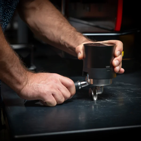 Autonomous Tamper pressing coffee grounds in portafilter