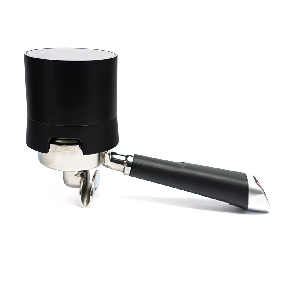 Autonomous Tamper automatic coffee tamper on espresso portafilter